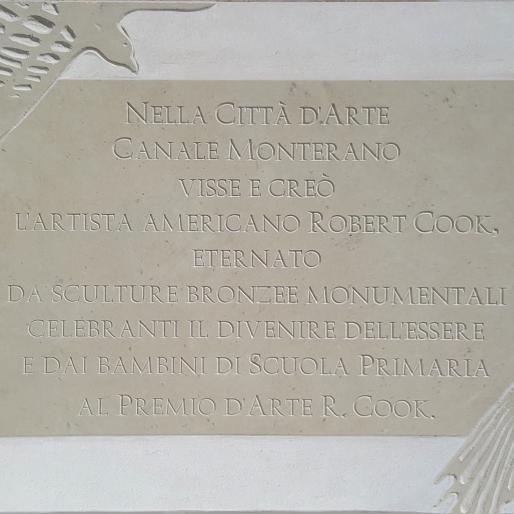 Stele memoriale dedicata all'artista internazionale Robert Cook presso la città d'arte Canale Monterano